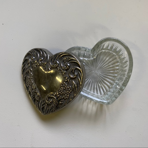 Heart shaped glass container with metal lid - Picture 4 of 8